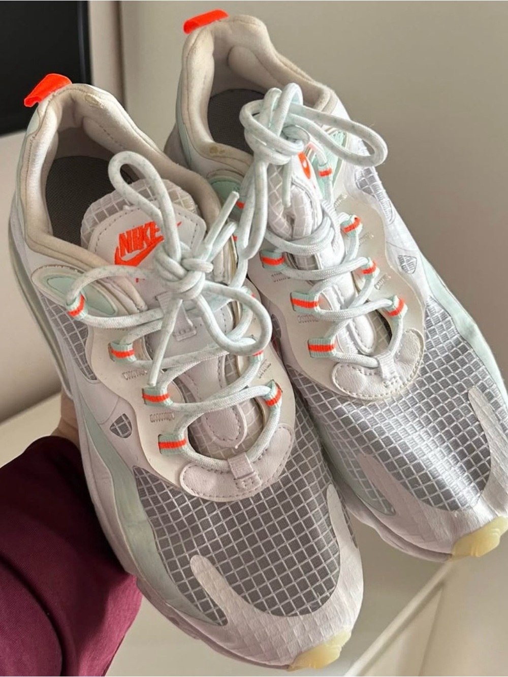 Women’s Nike Air Max 270 React SE sneakers athletic shoes Sz 6.5